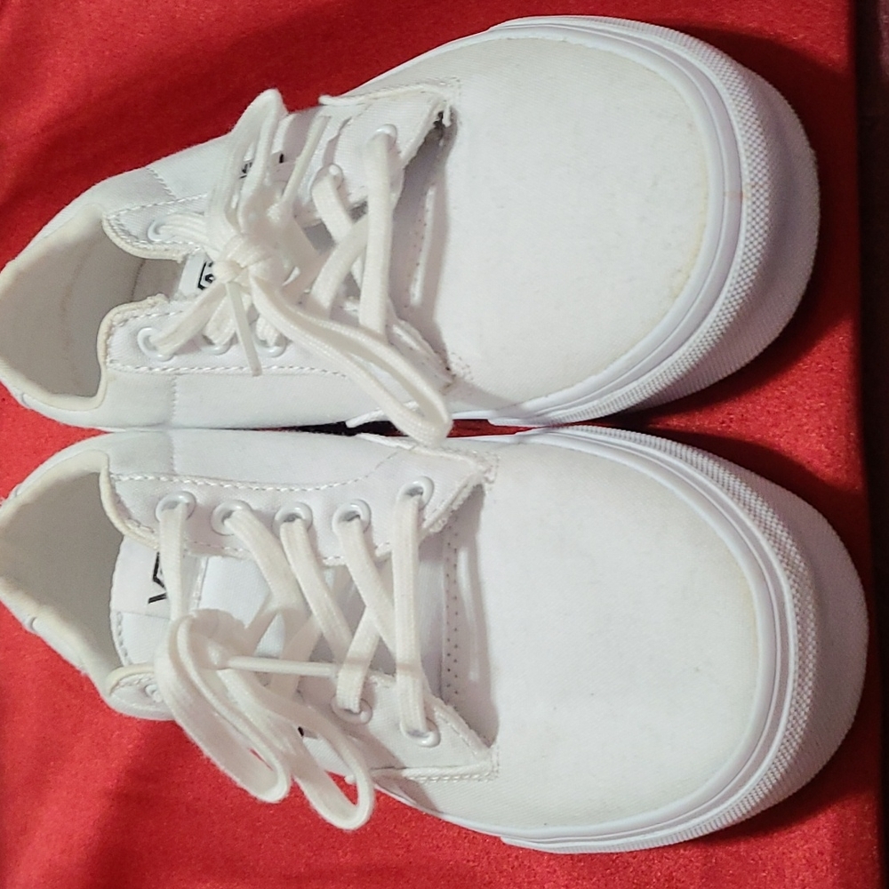 Boys tennis shoes